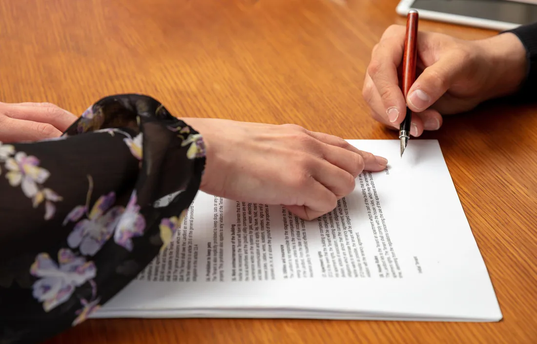 Beëdigde geboorteakte-vertaling met stempel en handtekening — Ecrivus International