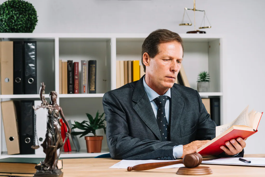 Juridisch dossier met buitenlandse dagvaarding — beëdigd vertaald voor een gedaagde in Nederland