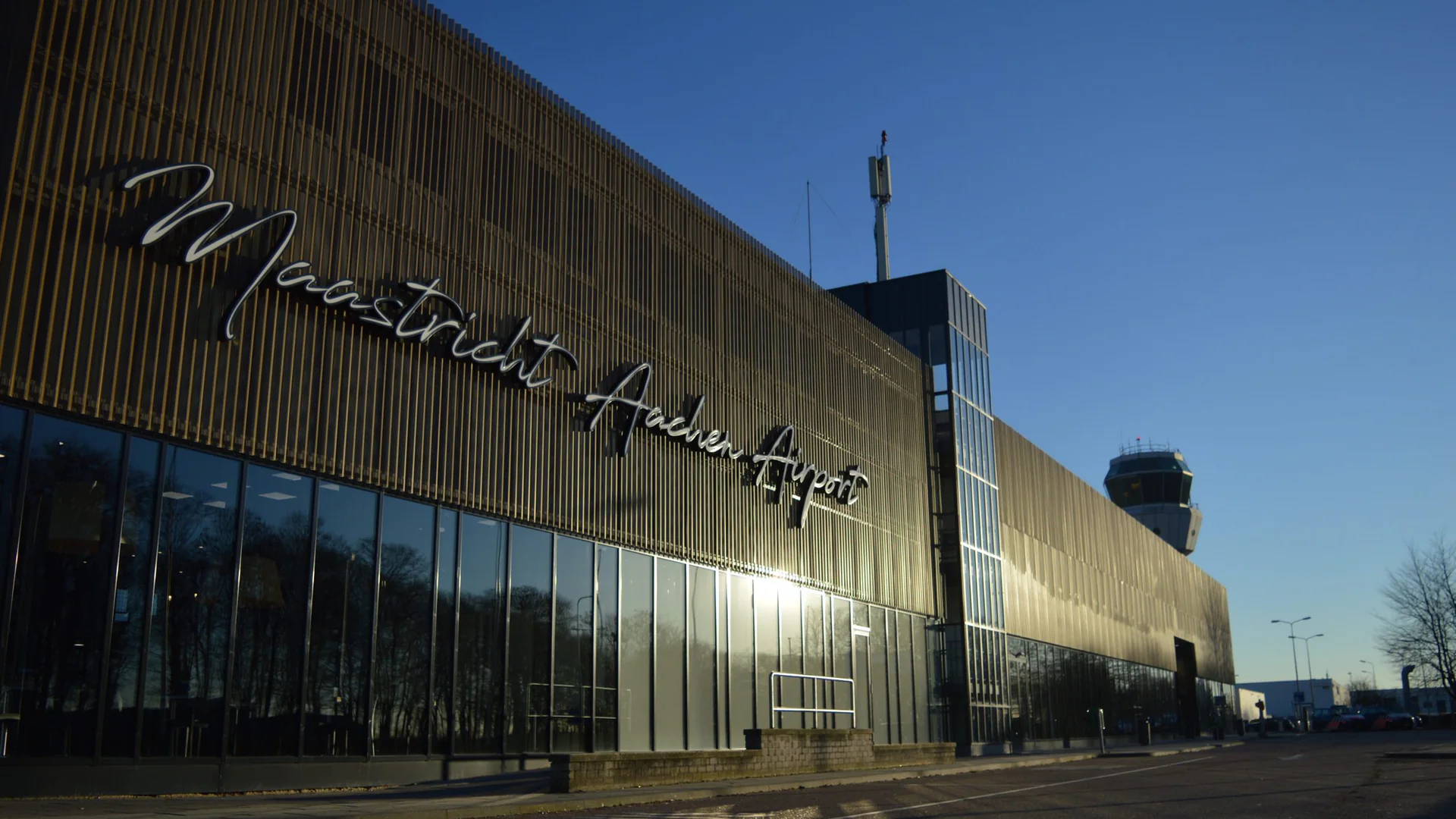 Kantoor van Ecrivus International op Maastricht Aachen Airport, Vliegveldweg 106